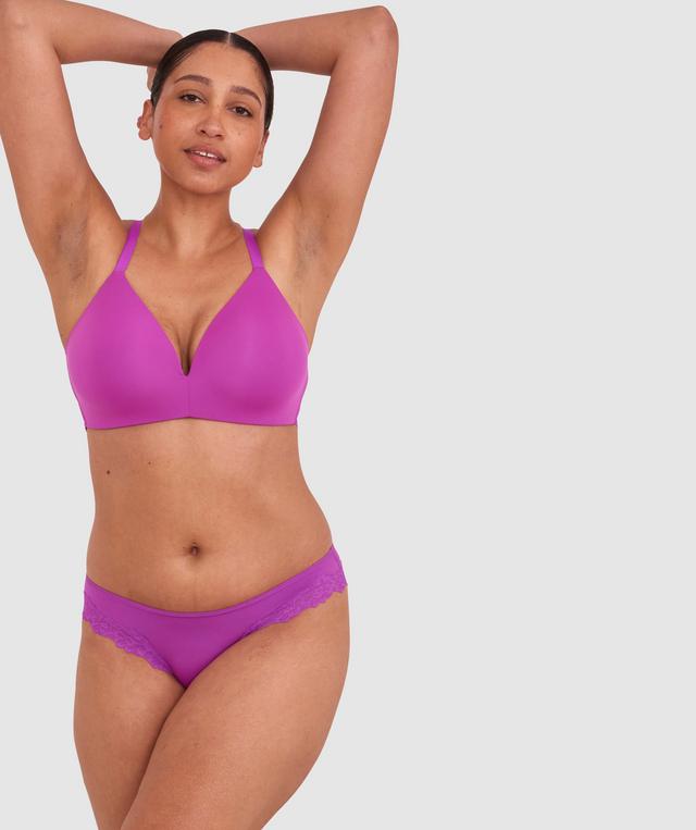 Terri-Leigh wears a size 12DD and size 12 underwear. She is a size 12 is 177cm tall with a 98cm bust and 79cm waist and 79cm hips.