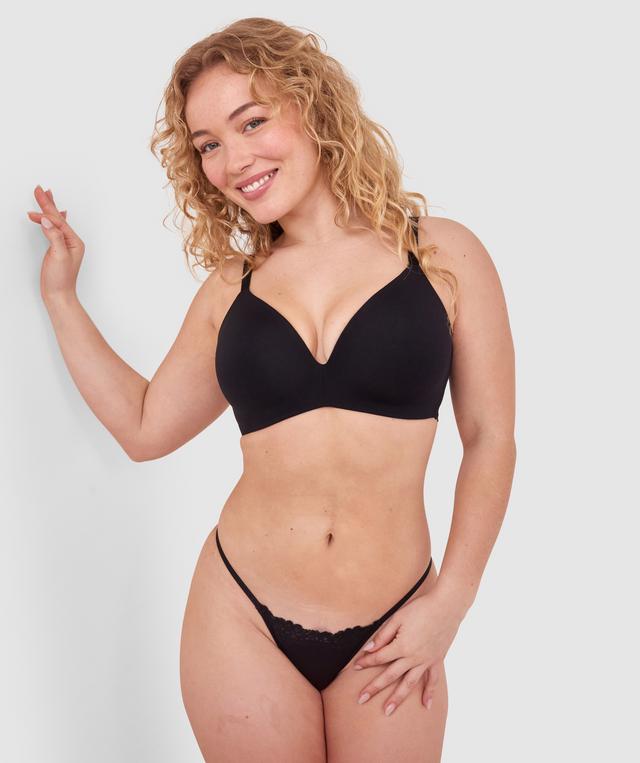 Tay G wears a size 12DD bra and size 12 underwear. She is 161cm tall and has measurements of 92cm bust a 71cm waist and 101cm hips.