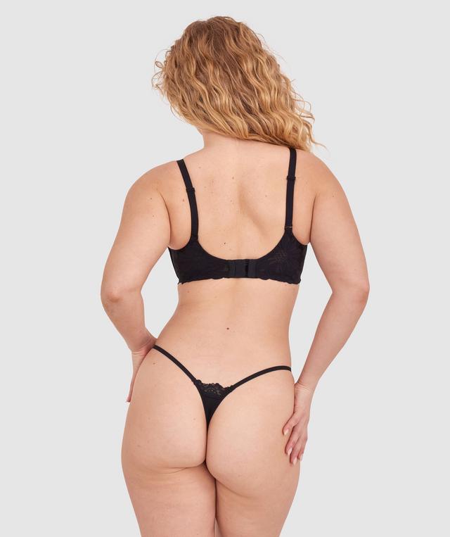 Tay G wears a size 12DD bra and size 12 underwear. She is 161cm tall and has measurements of 92cm bust a 71cm waist and 101cm hips.