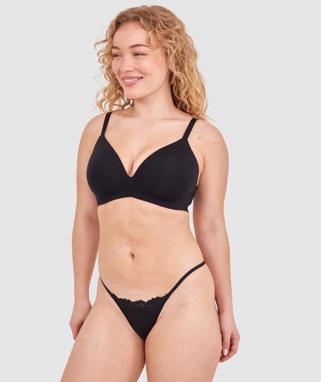 Tay G wears a size 12DD bra and size 12 underwear. She is 161cm tall and has measurements of 92cm bust a 71cm waist and 101cm hips.