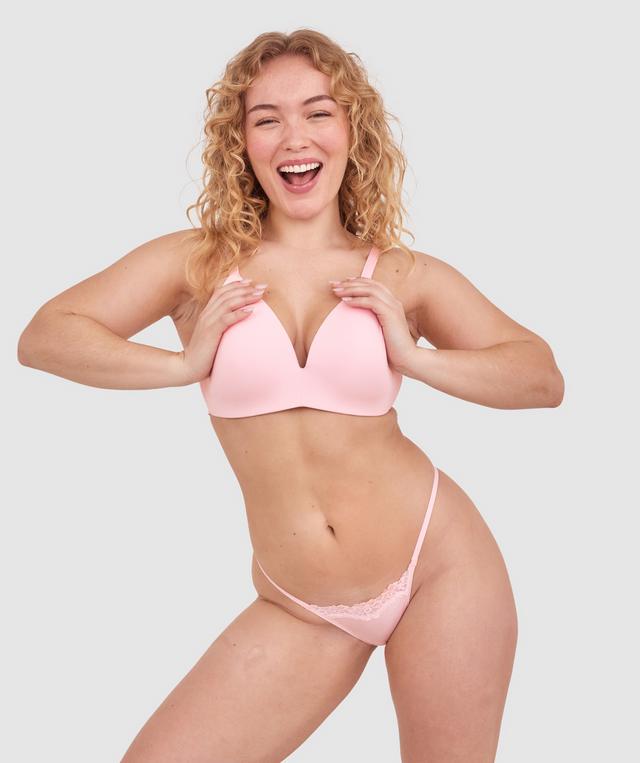 Tay G wears a size 12DD bra and size 12 underwear. She is 161cm tall and has measurements of 92cm bust a 71cm waist and 101cm hips.