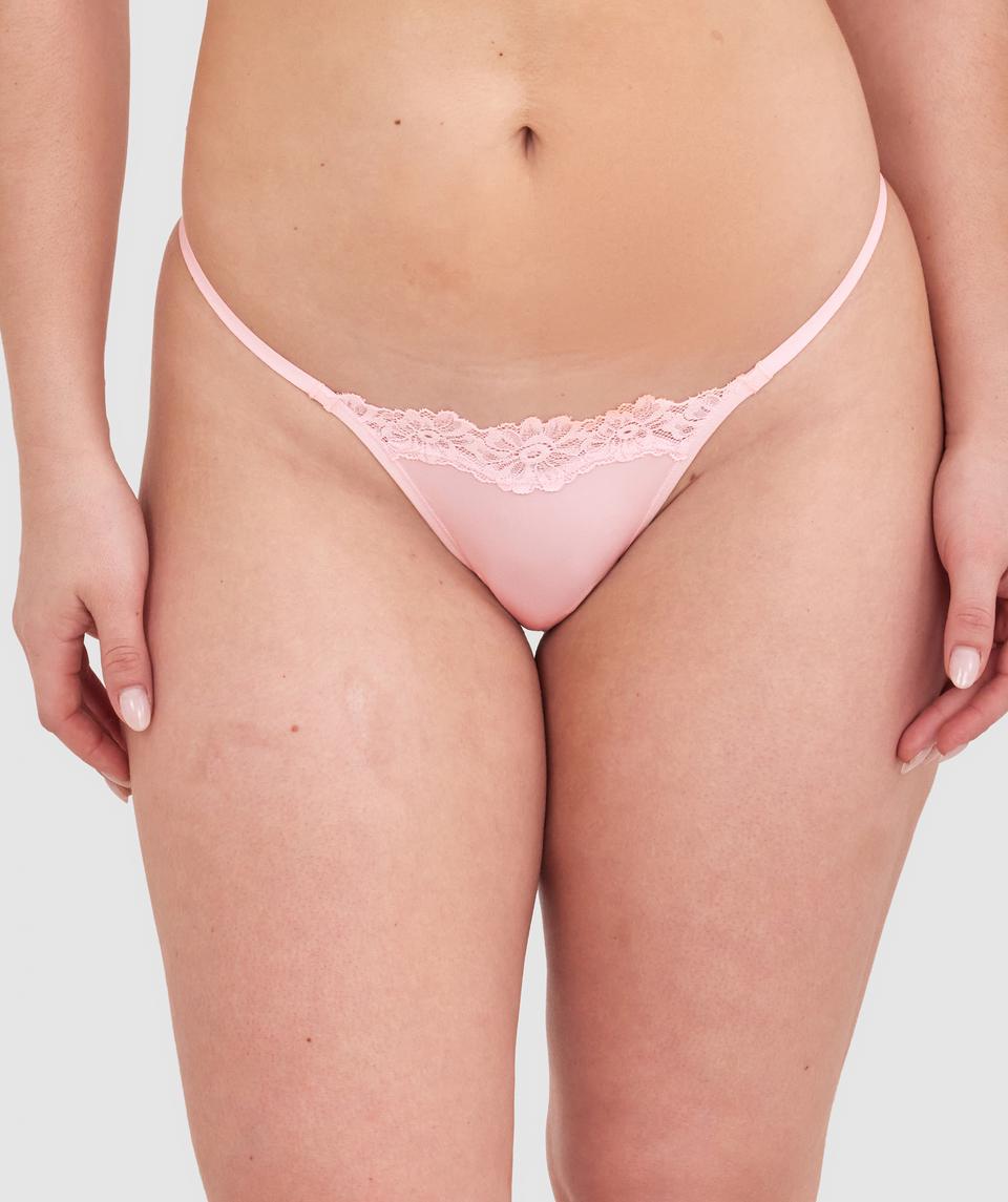 Tay G wears a size 12DD bra and size 12 underwear. She is 161cm tall and has measurements of 92cm bust, a 71cm waist and 101cm hips.