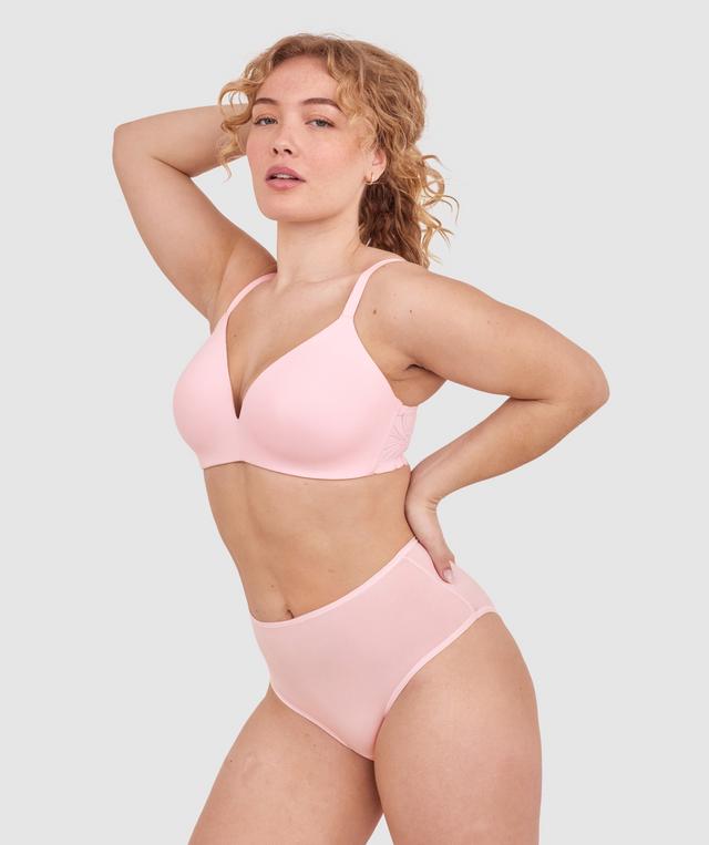 Tay G wears a size 12DD bra and size 12 underwear. She is 161cm tall and has measurements of 92cm bust a 71cm waist and 101cm hips.