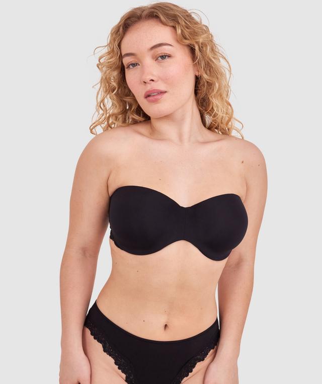 Tay G wears a size 12DD bra and size 12 underwear. She is 161cm tall and has measurements of 92cm bust a 71cm waist and 101cm hips.