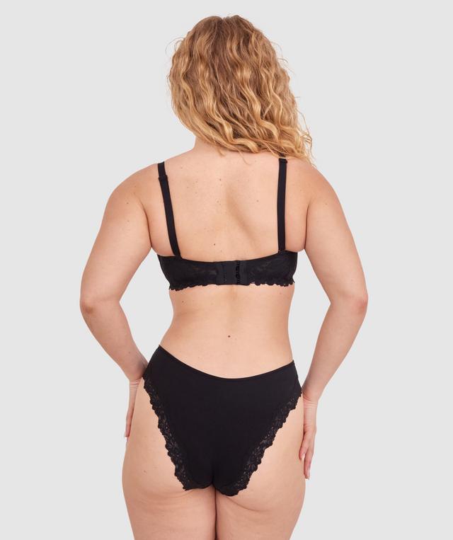 Tay G wears a size 12DD bra and size 12 underwear. She is 161cm tall and has measurements of 92cm bust a 71cm waist and 101cm hips.
