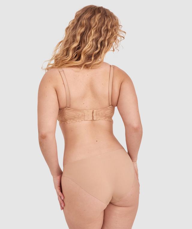Tay G wears a size 12DD bra and size 12 underwear. She is 161cm tall and has measurements of 92cm bust a 71cm waist and 101cm hips.