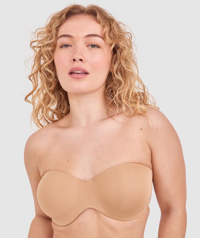 Tay G wears a size 12DD bra and size 12 underwear. She is 161cm tall and has measurements of 92cm bust a 71cm waist and 101cm hips.