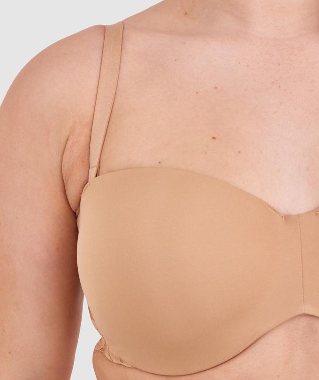 Tay G wears a size 12DD bra and size 12 underwear. She is 161cm tall and has measurements of 92cm bust a 71cm waist and 101cm hips.