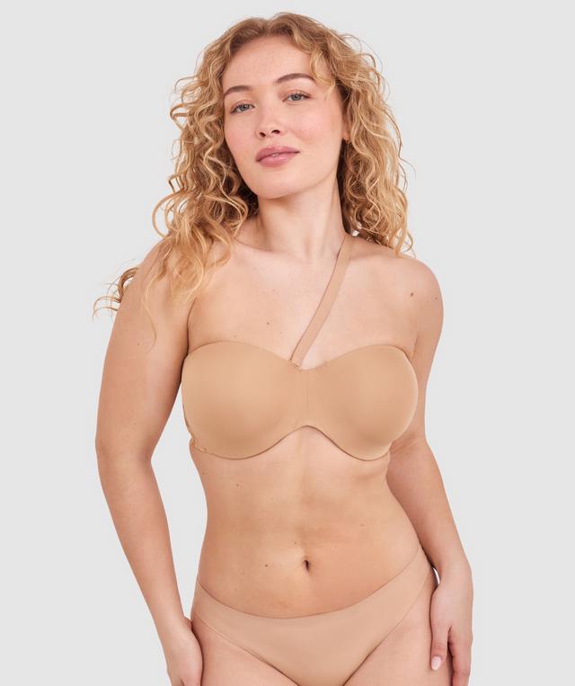 Tay G wears a size 12DD bra and size 12 underwear. She is 161cm tall and has measurements of 92cm bust a 71cm waist and 101cm hips.