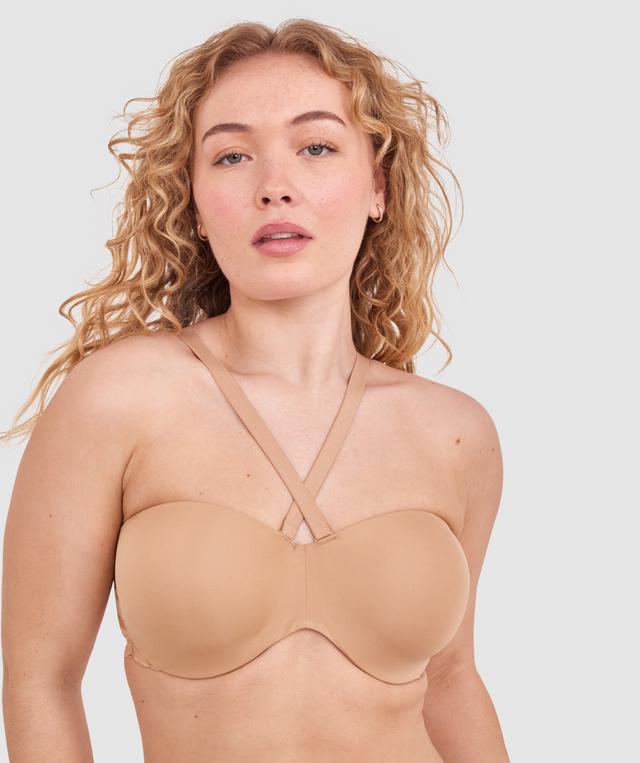 Tay G wears a size 12DD bra and size 12 underwear. She is 161cm tall and has measurements of 92cm bust a 71cm waist and 101cm hips.