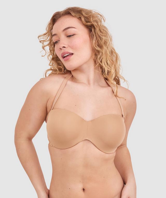 Tay G wears a size 12DD bra and size 12 underwear. She is 161cm tall and has measurements of 92cm bust a 71cm waist and 101cm hips.