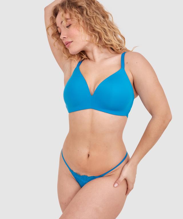 Tay G wears a size 12DD bra and size 12 underwear. She is 161cm tall and has measurements of 92cm bust a 71cm waist and 101cm hips.