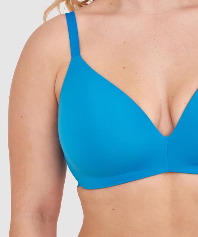 Tay G wears a size 12DD bra and size 12 underwear. She is 161cm tall and has measurements of 92cm bust a 71cm waist and 101cm hips.