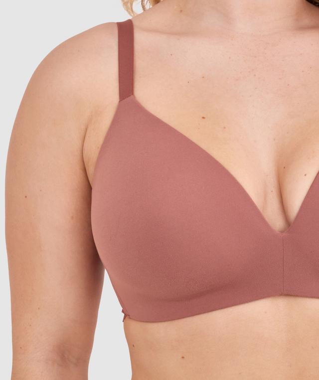 Tay G wears a size 12DD bra and size 12 underwear. She is 161cm tall and has measurements of 92cm bust a 71cm waist and 101cm hips.