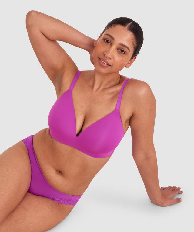 Terri-Leigh wears a size 12DD and size 12 underwear. She is a size 12 Is 177cm tall with a 98cm bust and 79cm waist and 79cm hips.