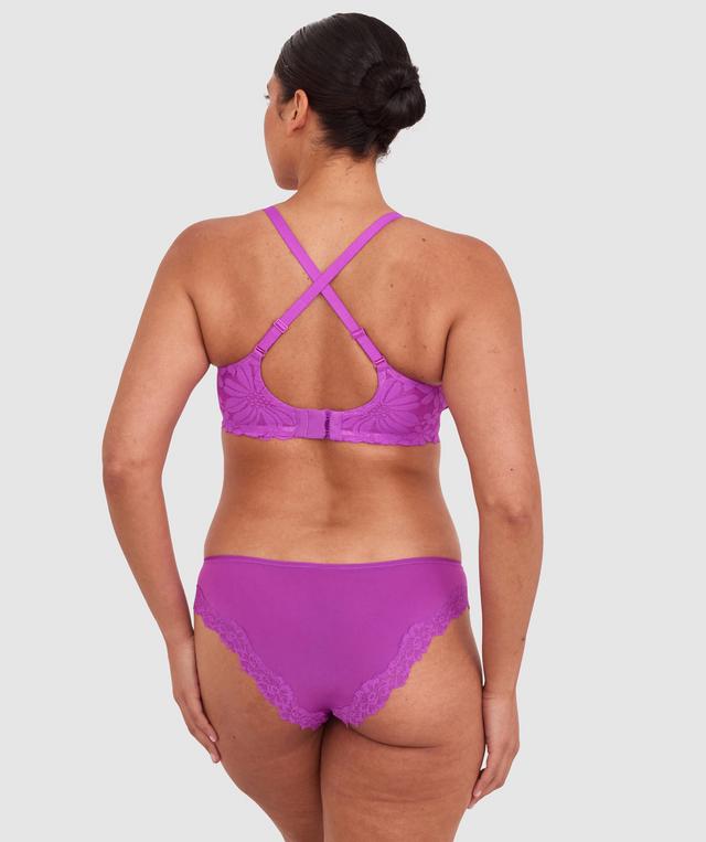 Terri-Leigh wears a size 12DD and size 12 underwear. She is a size 12 Is 177cm tall with a 98cm bust and 79cm waist and 79cm hips.