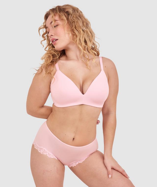 Tay G wears a size 12DD bra and size 12 underwear. She is 161cm tall and has measurements of 92cm bust a 71cm waist and 101cm hips.