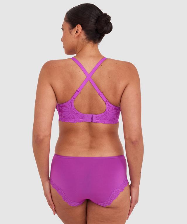Terri-Leigh wears a size 12DD and size 12 underwear. She is a size 12 Is 177cm tall with a 98cm bust and 79cm waist and 79cm hips.