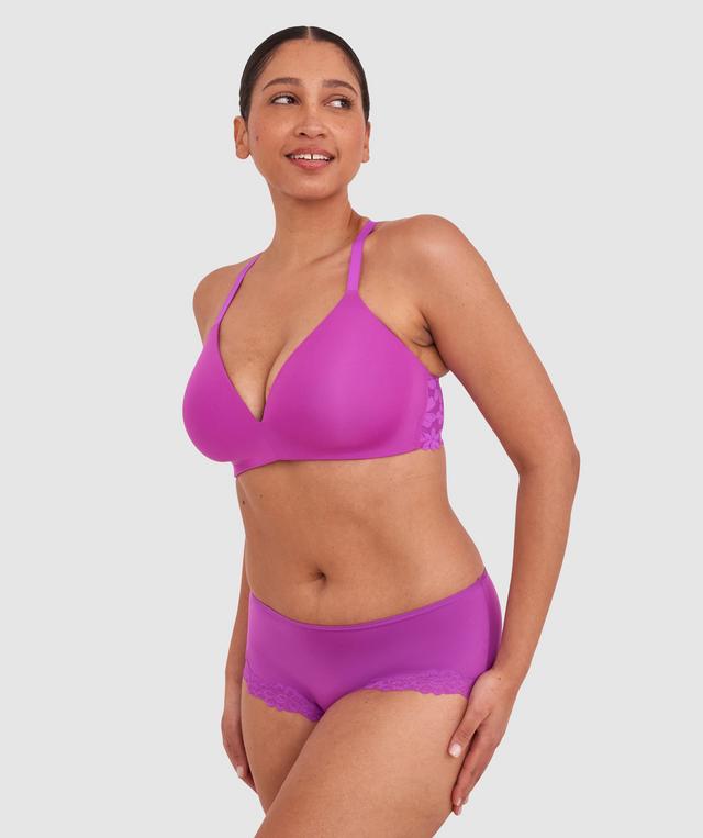 Terri-Leigh wears a size 12DD and size 12 underwear. She is a size 12 Is 177cm tall with a 98cm bust and 79cm waist and 79cm hips.
