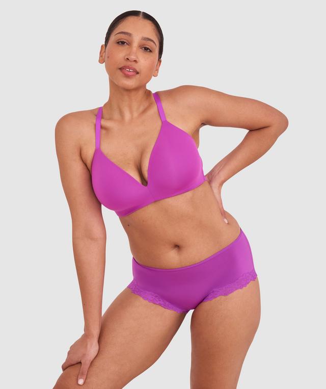 Terri-Leigh wears a size 12DD and size 12 underwear. She is a size 12 Is 177cm tall with a 98cm bust and 79cm waist and 79cm hips.