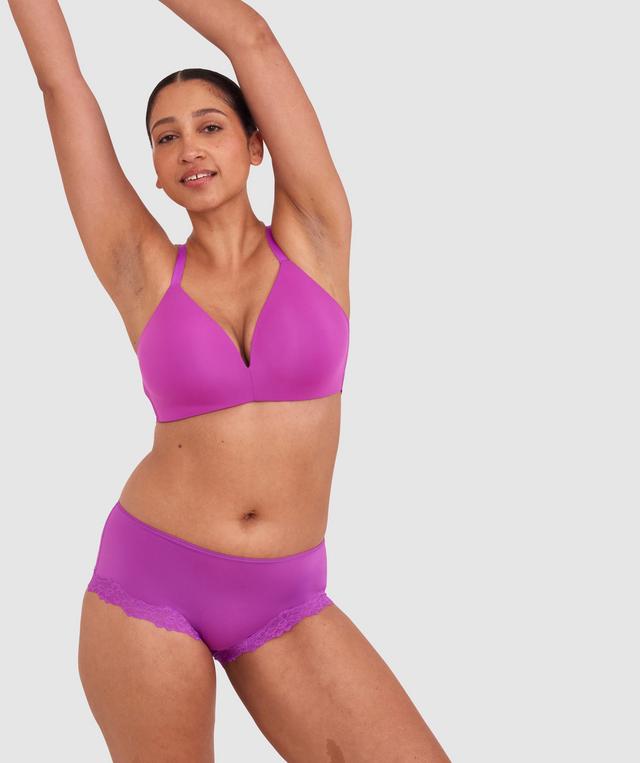 Terri-Leigh wears a size 12DD and size 12 underwear. She is a size 12 Is 177cm tall with a 98cm bust and 79cm waist and 79cm hips.