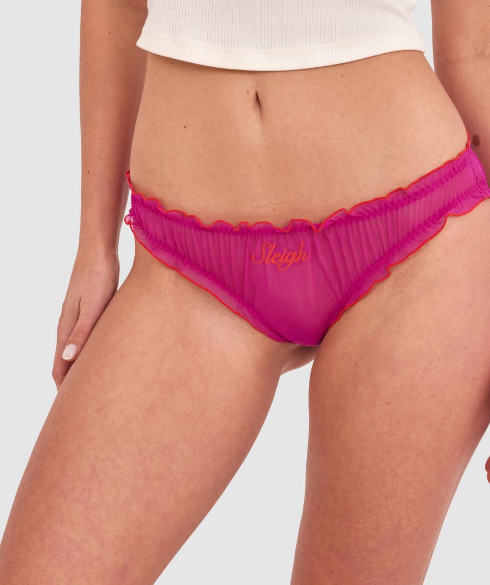 Kris wears a size 10C bra and size 10 underwear. She is 181cm tall and has measurements of 84cm bust a 66cm waist and 99cm hips.