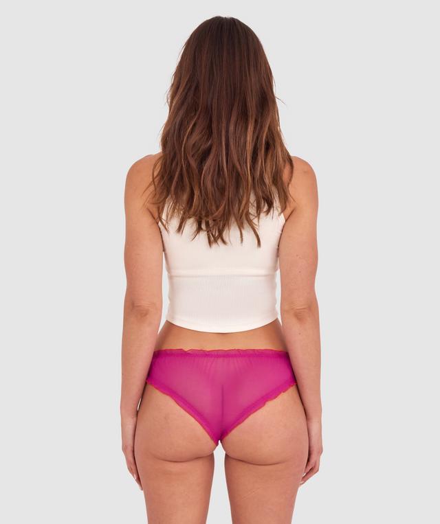 Kris wears a size 10C bra and size 10 underwear. She is 181cm tall and has measurements of 84cm bust a 66cm waist and 99cm hips.
