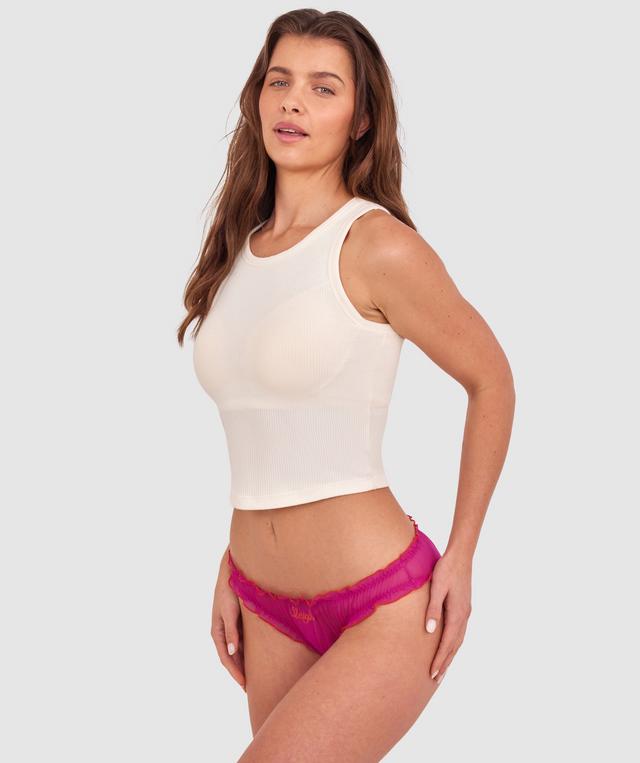 Kris wears a size 10C bra and size 10 underwear. She is 181cm tall and has measurements of 84cm bust a 66cm waist and 99cm hips.