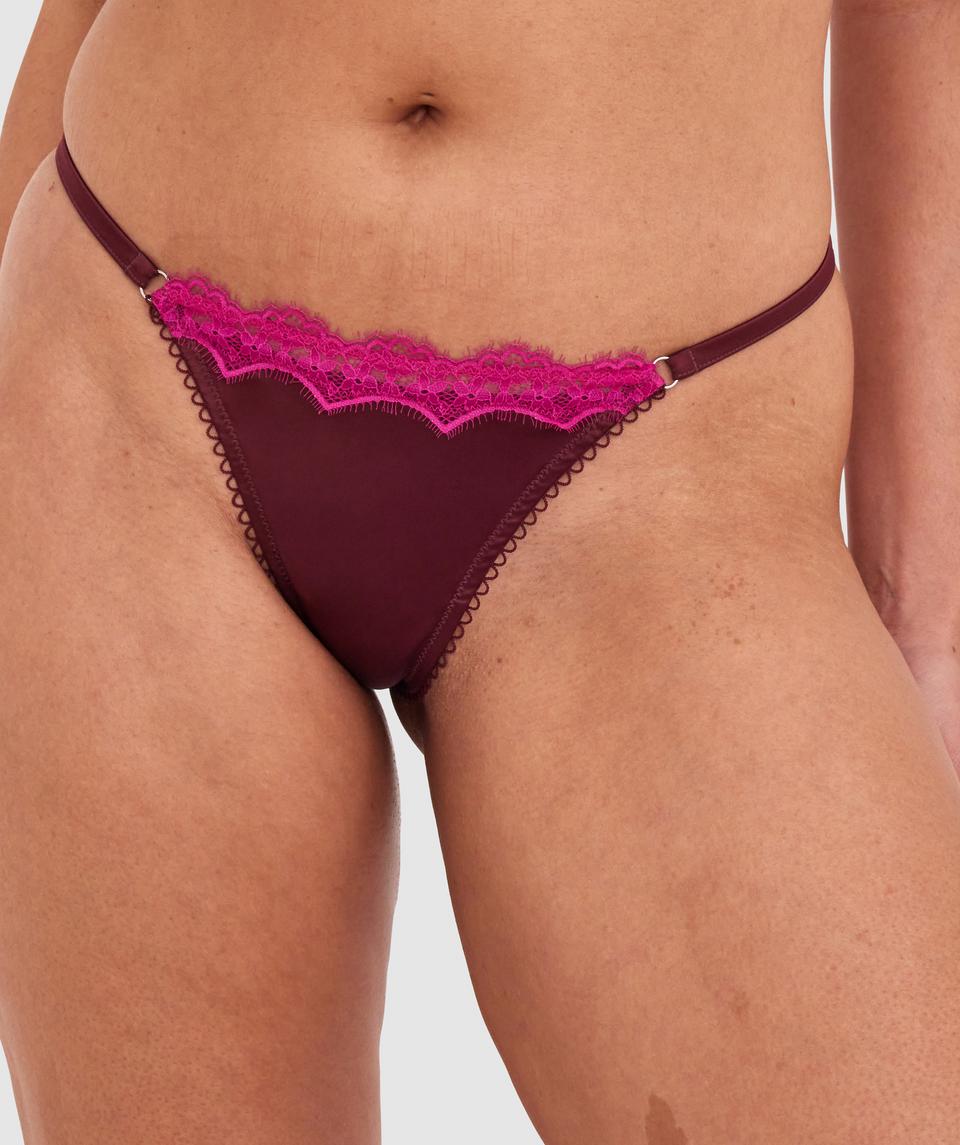 Terri-Leigh wears a size 12DD and size 12 underwear. She is a size 12 Is 177cm tall with a 98cm bust and 79cm waist and 79cm hips.