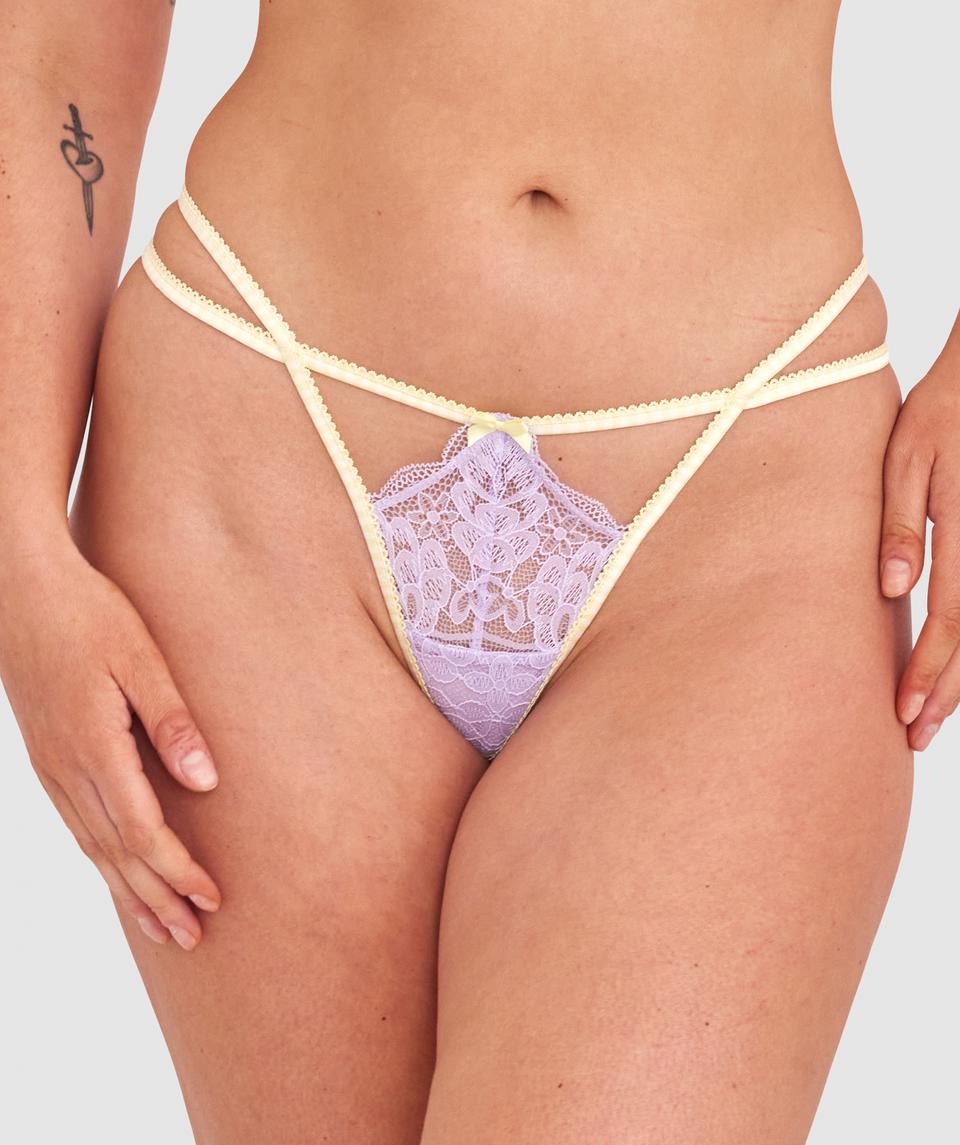 Jane is wearing a 12DD bra and 12 underwear, with bust 101cm/39.5in, waist 76cm/30in, and hip 101cm/39.5in. She stands at 183cm/6'0in.