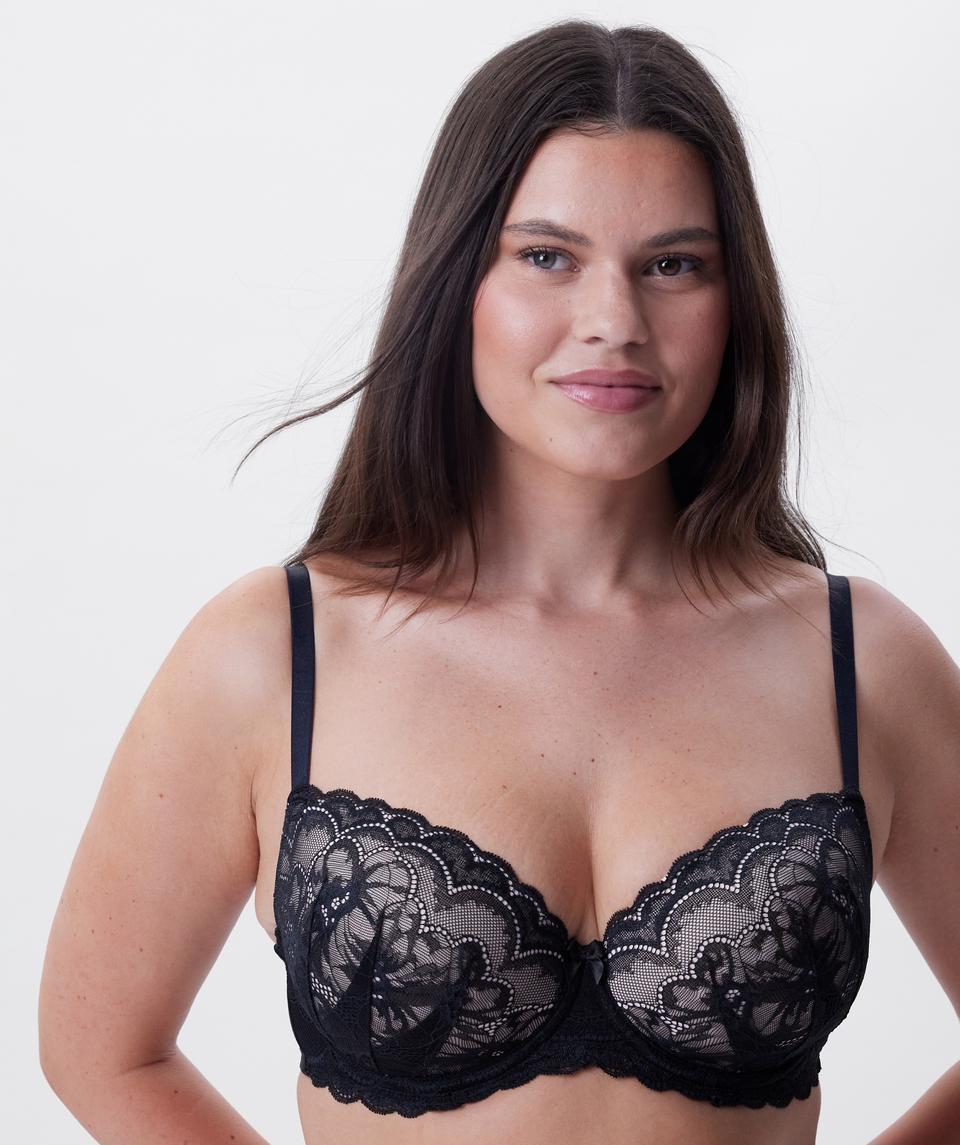 Jasmine is wearing a 12DD bra and size 12 underwear, with bust 96cm/38in, waist 77cm/30.5in, and hip 111cm/43.5in. She stands at 175cm/5'9in.