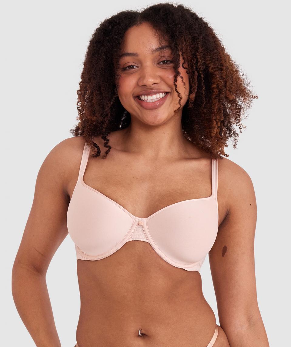 Cameron is wearing a 12DD bra and 12 underwear, with waist 72cm/28in, and hip 88cm/34.5in. She stands at 165cm/5'5in.