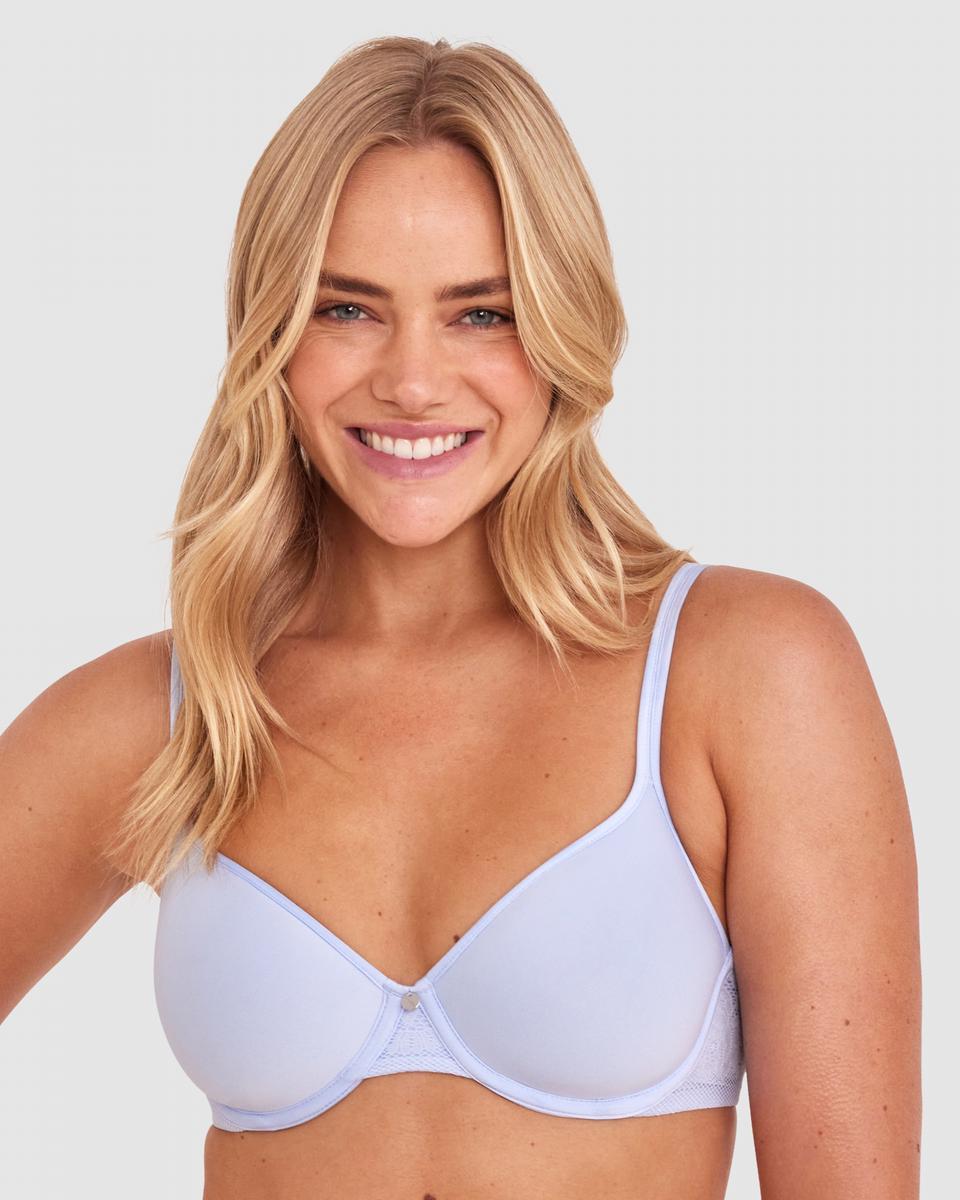 Phoebe is wearing a 10C/S top and 10/S bottom, with bust 83cm/33in, waist 62cm/24 1/2in, and hip 89cm/35in. She stands at 178cm/5'10in.