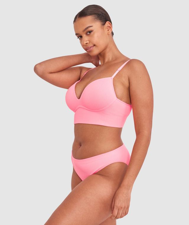Shimma is wearing a 12 DD top and 12 bottom with bust 94cm/37in waist 70cm/27 1/2in and hip 107cm/42in. She stands at 175cm/5'9in.
