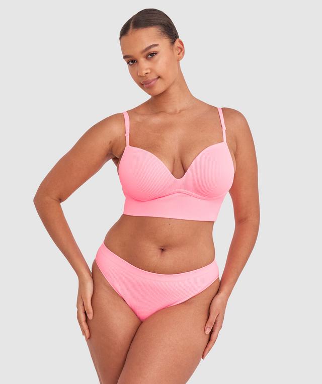 Shimma is wearing a 12 DD top and 12 bottom with bust 94cm/37in waist 70cm/27 1/2in and hip 107cm/42in. She stands at 175cm/5'9in.