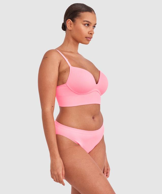 Shimma is wearing a 12 DD top and 12 bottom with bust 94cm/37in waist 70cm/27 1/2in and hip 107cm/42in. She stands at 175cm/5'9in.