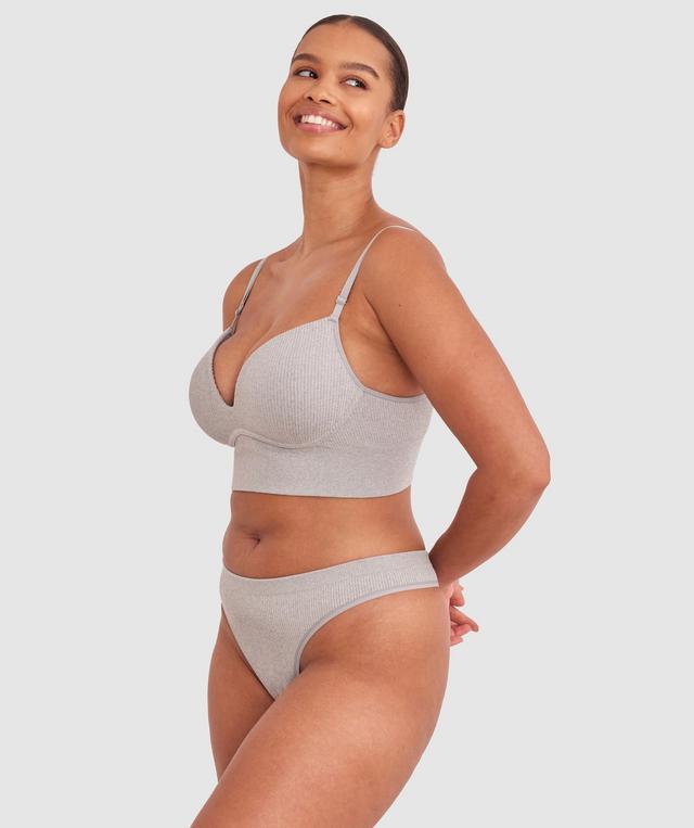 Shimma is wearing a 12 DD top and 12 bottom with bust 94cm/37in waist 70cm/27 1/2in and hip 107cm/42in. She stands at 175cm/5'9in.