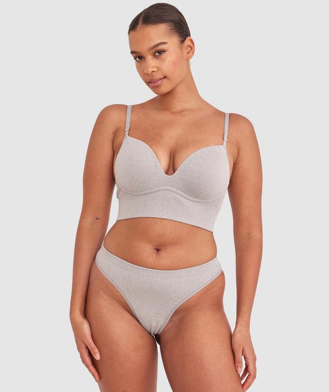 Shimma is wearing a 12 DD top and 12 bottom with bust 94cm/37in waist 70cm/27 1/2in and hip 107cm/42in. She stands at 175cm/5'9in.
