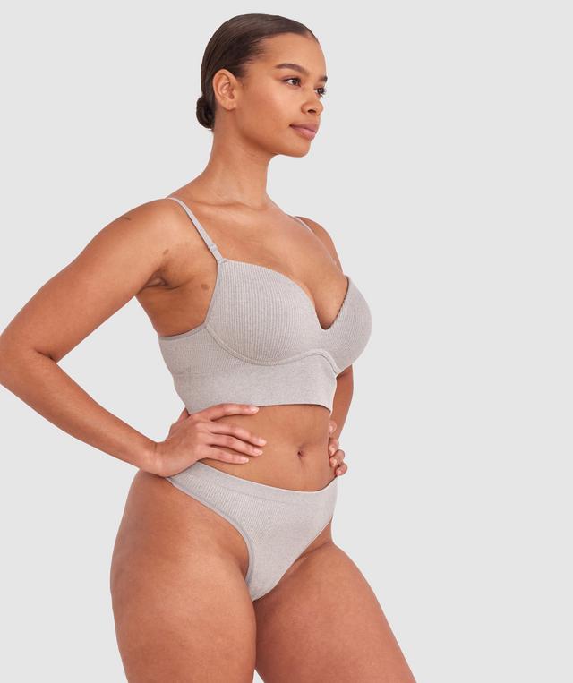 Shimma is wearing a 12 DD top and 12 bottom with bust 94cm/37in waist 70cm/27 1/2in and hip 107cm/42in. She stands at 175cm/5'9in.