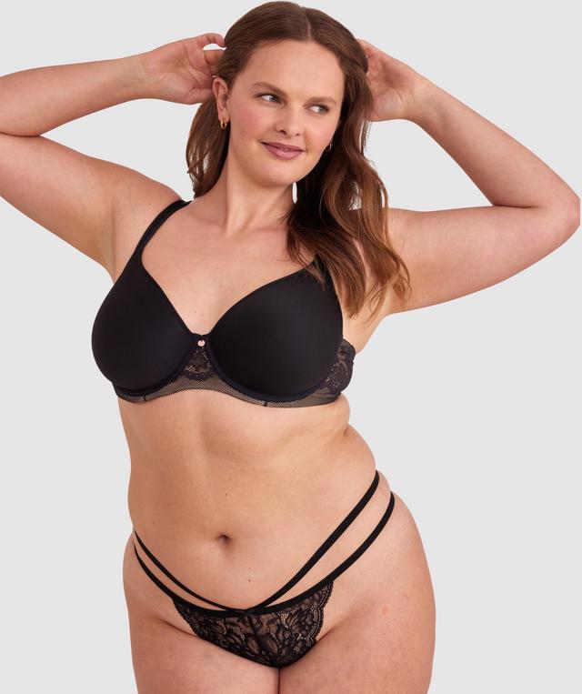 Jesikah is wearing a 16DD/XL top and 16/XL bottom, with bust 97cm/38in, waist 82cm/32in, and hip 111cm/44in. She stands at 173cm/5'8in.