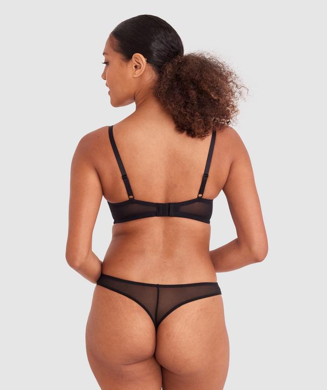 Kristina wears a size 10C bra and size 10 underwear. She is 181cm tall and has measurements of 84cm bust a 66cm waist and 99cm hips.