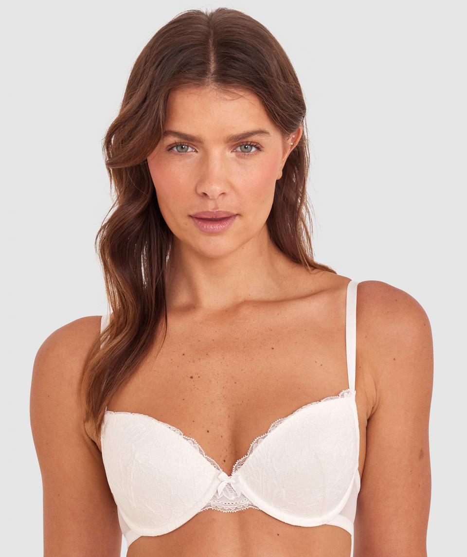Kris wears a size 10C bra and size 10 underwear. She is 181cm tall and has measurements of 84cm bust a 66cm waist and 99cm hips.