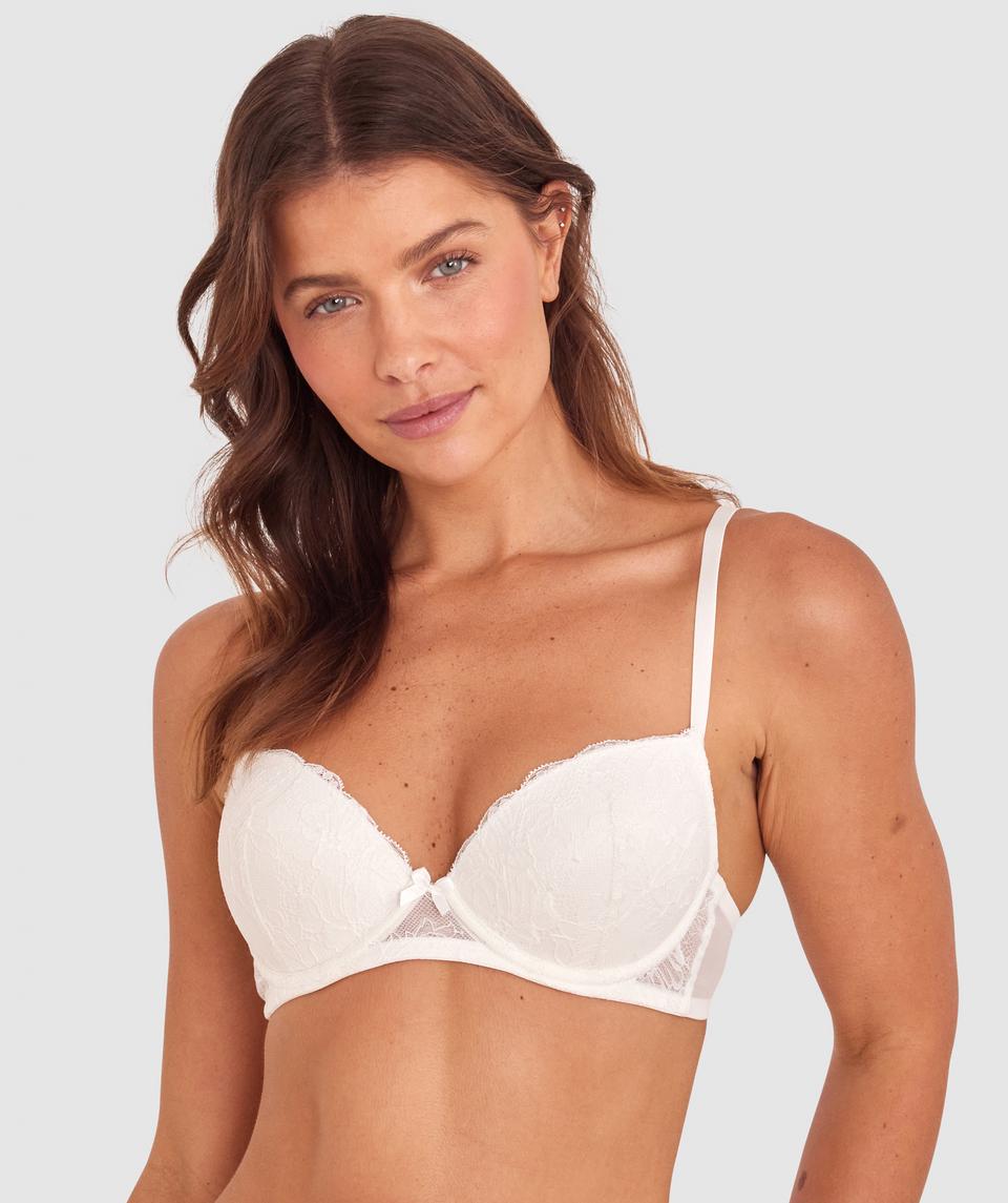 Kris wears a size 10C bra and size 10 underwear. She is 181cm tall and has measurements of 84cm bust a 66cm waist and 99cm hips.