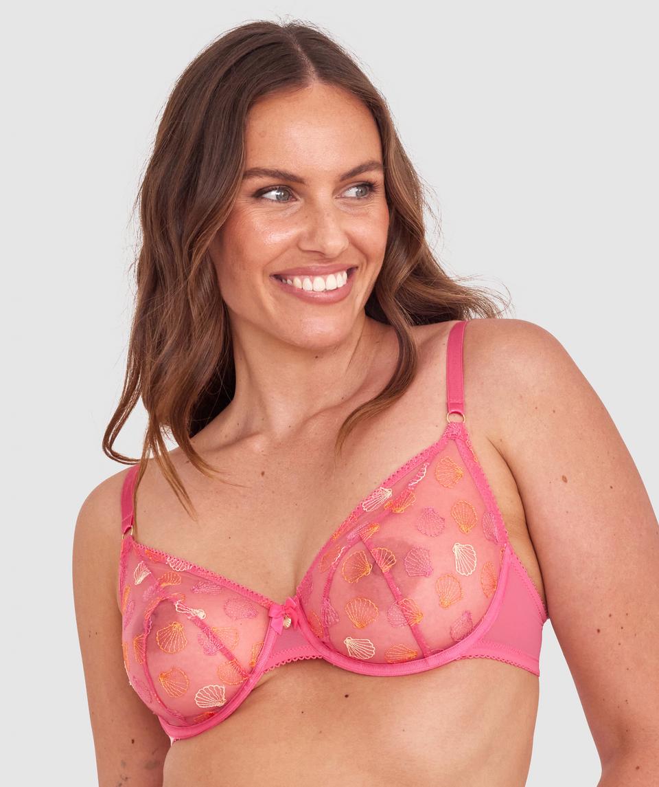 Jane is wearing a 12DD bra and 12 underwear, with bust 101cm/39.5in, waist 76cm/30in, and hip 101cm/39.5in. She stands at 183cm/6'0in.