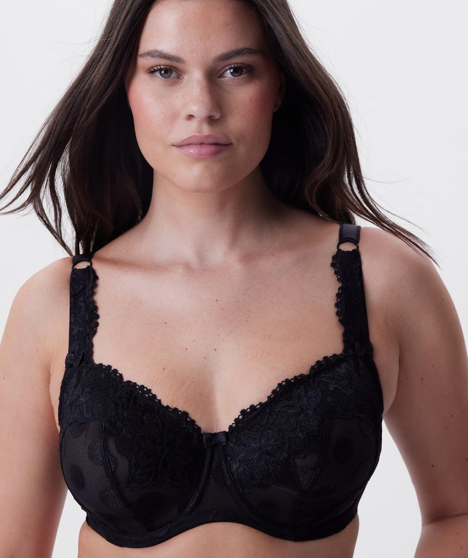 Jasmine is wearing a 12DD bra and size 12 underwear, with bust 96cm/38in, waist 77cm/30.5in, and hip 111cm/43.5in. She stands at 175cm/5'9in.
