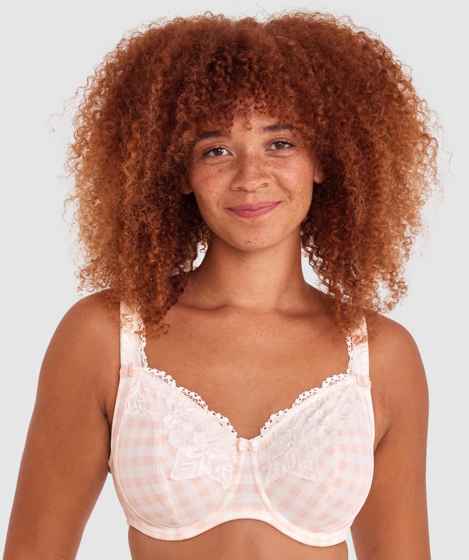 Zara is wearing a 12DD top and 12 bottom, with bust 89cm/35in, waist 71cm/28in, and hip 102cm/40in. She stands at 180cm/5'11in.