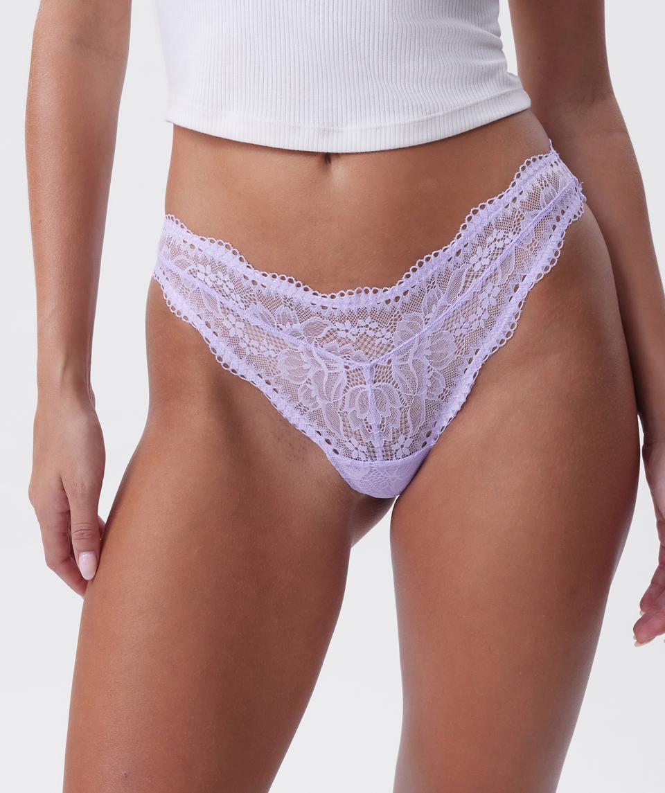 Jayde is wearing a 10DD bra and 10 underwear, with bust 86cm/34in, waist 70cm/27.5in, and hip 99cm/39in. She stands at 181cm/5'11in.
