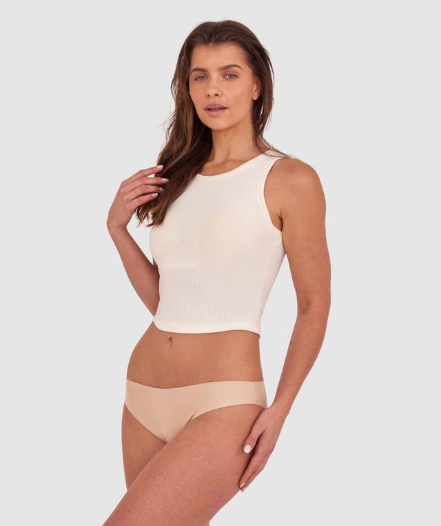Kris wears a size 10C bra and size 10 underwear. She is 181cm tall and has measurements of 84cm bust a 66cm waist and 99cm hips.