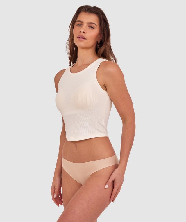 Kris wears a size 10C bra and size 10 underwear. She is 181cm tall and has measurements of 84cm bust a 66cm waist and 99cm hips.