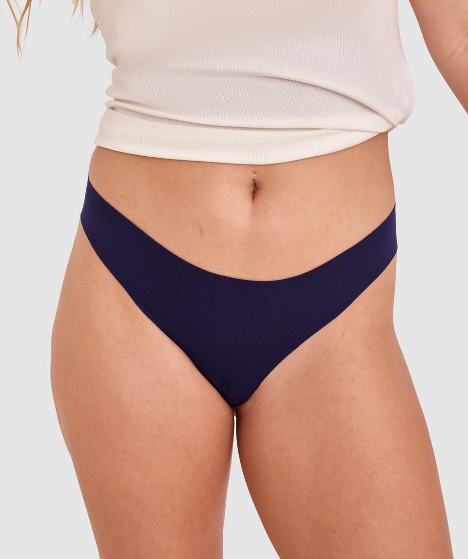 Paige is wearing a 12DD bra and 12 underwear, with bust 94cm/37in, waist 77cm/30in, and hip 101cm/40in. She stands at 170cm/5'7in.